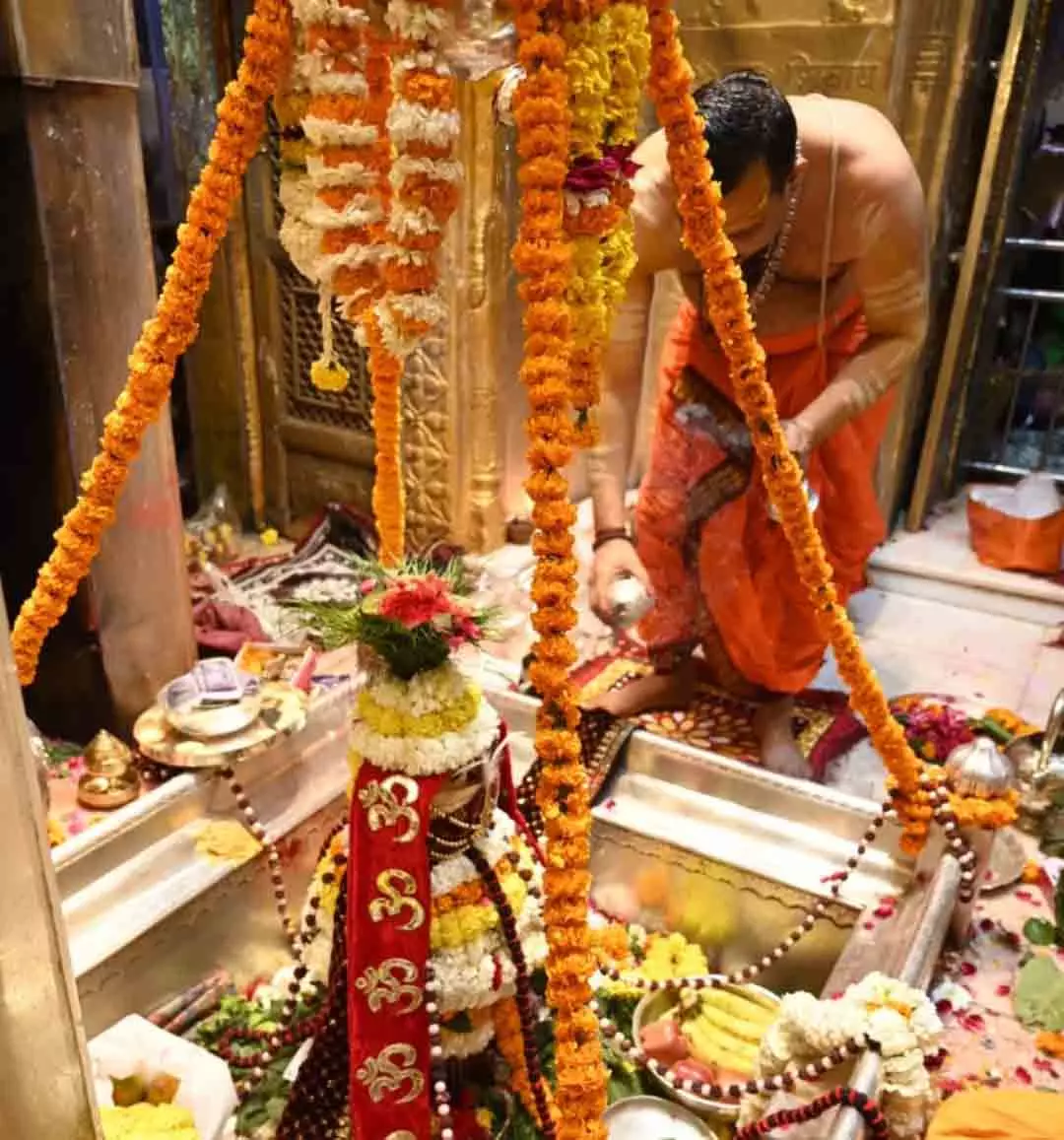 काशी विश्वनाथ मंदिर महाशिवरात्रि पर 36 घंटे के लिए खुला रहेगा, मंगला आरती हुई काशी विश्वनाथ मंदिर महाशिवरात्रि पर 36 घंटे के लिए खुला रहेगा, मंगला आरती हुई