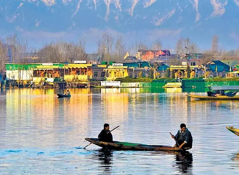 केंद्र ने घाटी में काम करने वाले कर्मचारियों के भत्ते और प्रोत्साहन 3 साल के लिए बढ़ाए केंद्र ने घाटी में काम करने वाले कर्मचारियों के भत्ते और प्रोत्साहन 3 साल के लिए बढ़ाए