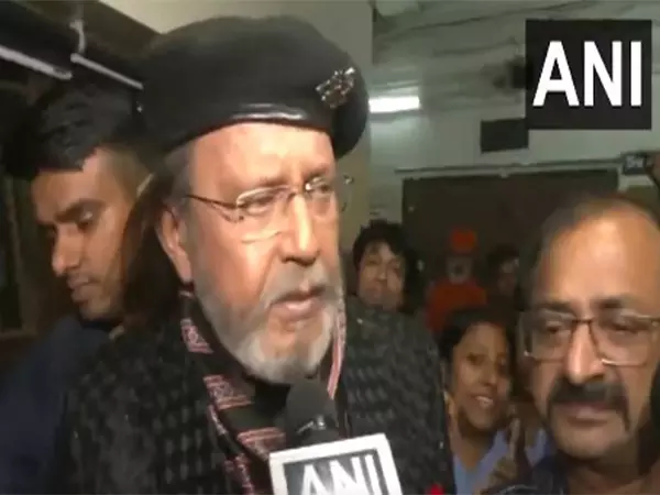BJP के मिथुन चक्रवर्ती ने महाकुंभ पर ममता बनर्जी की टिप्पणी का खंडन किया BJP के मिथुन चक्रवर्ती ने महाकुंभ पर ममता बनर्जी की टिप्पणी का खंडन किया