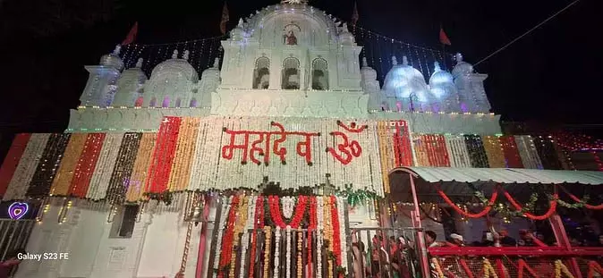 Damoh : सुबह 4 बजे पट खुलते ही जागेश्वर धाम में उमड़ी श्रद्धालुओं की भीड़ Damoh : सुबह 4 बजे पट खुलते ही जागेश्वर धाम में उमड़ी श्रद्धालुओं की भीड़