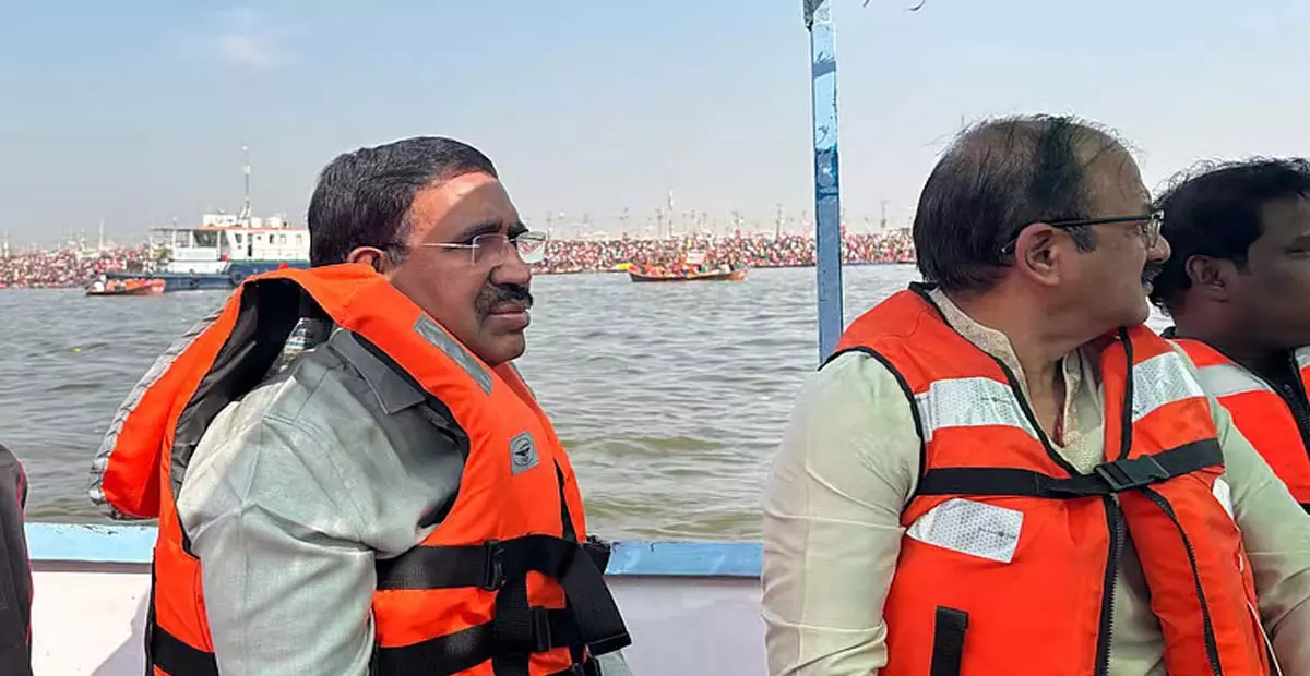 Andhra: मंत्री पोंगुरु नारायण ने कुंभ व्यवस्थाओं का अध्ययन किया Andhra: मंत्री पोंगुरु नारायण ने कुंभ व्यवस्थाओं का अध्ययन किया