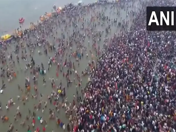 Prayagraj: महाकुंभ के अंतिम दिन त्रिवेणी संगम पर उमड़े श्रद्धालु Prayagraj: महाकुंभ के अंतिम दिन त्रिवेणी संगम पर उमड़े श्रद्धालु