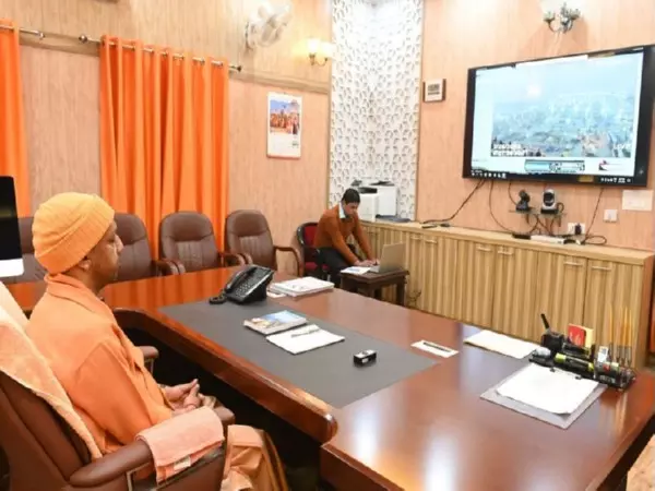 CM Yogi ने महाकुंभ में व्यवस्थाओं की निगरानी की CM Yogi ने महाकुंभ में व्यवस्थाओं की निगरानी की