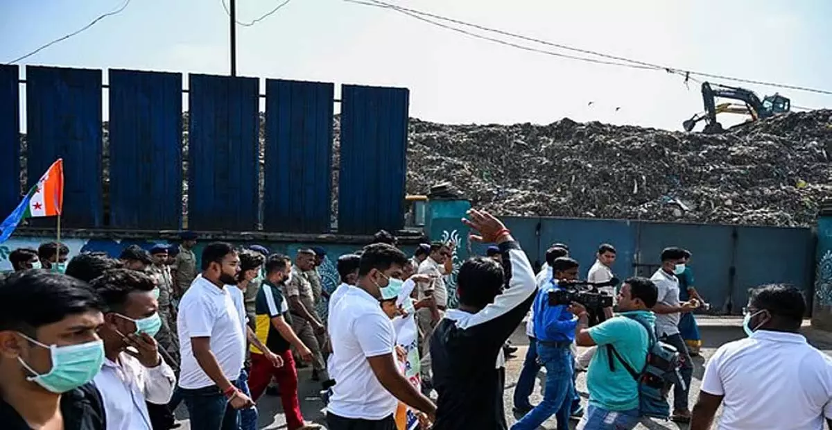 Bhubaneswar: सैनिक स्कूल को स्थानांतरित करने की सरकार की योजना पर विवाद Bhubaneswar: सैनिक स्कूल को स्थानांतरित करने की सरकार की योजना पर विवाद