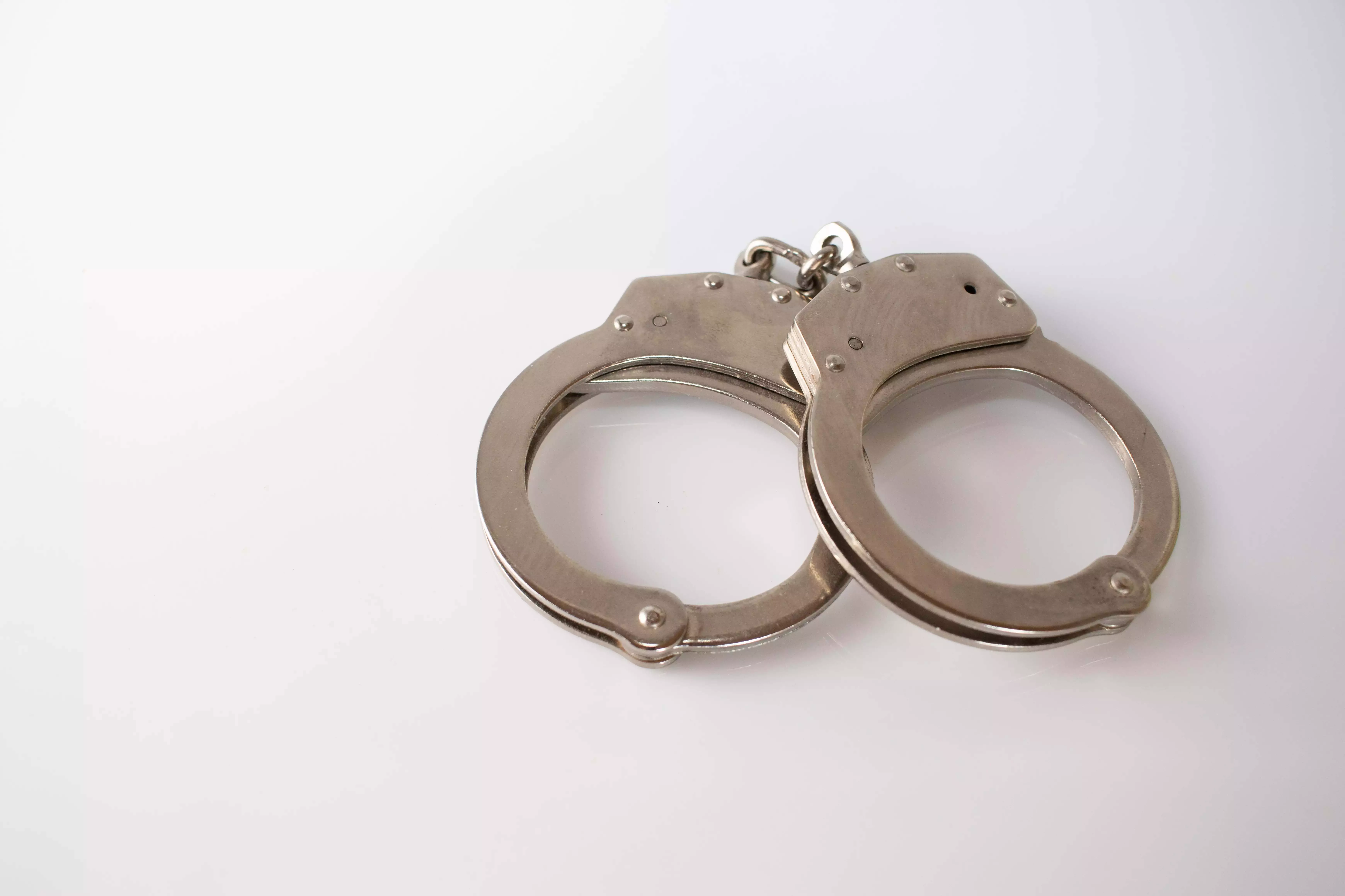 Telangana: नशे में धुत महिला को पुलिस पर हमला करने के आरोप में गिरफ्तार किया Telangana: नशे में धुत महिला को पुलिस पर हमला करने के आरोप में गिरफ्तार किया