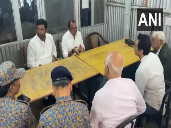 तेलंगाना के मंत्री ने चल रहे बचाव अभियान के बीच SLBC सुरंग ढहने वाली जगह का निरीक्षण किया तेलंगाना के मंत्री ने चल रहे बचाव अभियान के बीच SLBC सुरंग ढहने वाली जगह का निरीक्षण किया