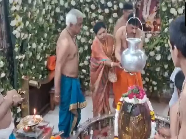 CM Yadav ने उज्जैन के महाकालेश्वर मंदिर में पूजा-अर्चना की CM Yadav ने उज्जैन के महाकालेश्वर मंदिर में पूजा-अर्चना की