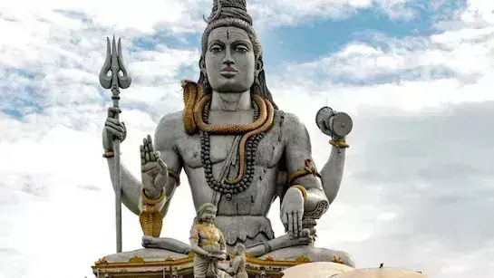 Mahashivratri पर जानें शिवलिंग पूजा की सरल विधि और नियम Mahashivratri पर जानें शिवलिंग पूजा की सरल विधि और नियम