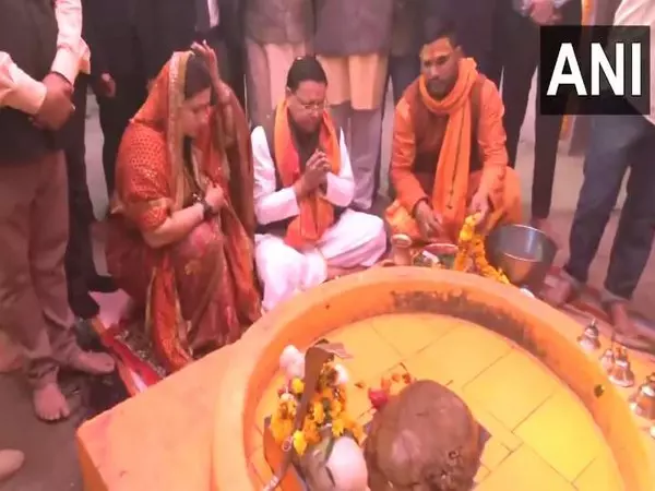 CM Dhami ने महाशिवरात्रि पर वनखंडी महादेव मंदिर में पूजा-अर्चना की CM Dhami ने महाशिवरात्रि पर वनखंडी महादेव मंदिर में पूजा-अर्चना की