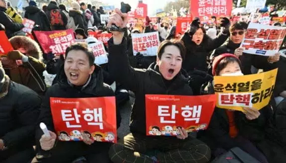 South Korea: युनाइटेड किंगडम ने अपने अंतिम महाधिवेशन के बीच विरोध प्रदर्शन तेज कर दिया South Korea: युनाइटेड किंगडम ने अपने अंतिम महाधिवेशन के बीच विरोध प्रदर्शन तेज कर दिया