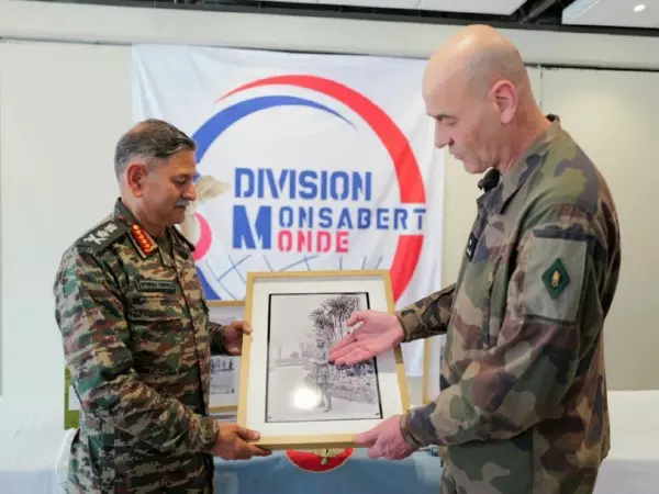 Army Chief ने फ्रांसीसी सेना की तीसरी डिवीजन का दौरा किया Army Chief ने फ्रांसीसी सेना की तीसरी डिवीजन का दौरा किया