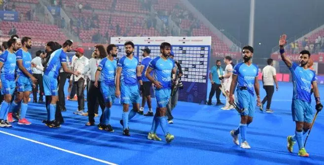 FIH Pro League: भारत ने इंग्लैंड को 2-1 से हराकर घरेलू चरण का शानदार समापन किया FIH Pro League: भारत ने इंग्लैंड को 2-1 से हराकर घरेलू चरण का शानदार समापन किया