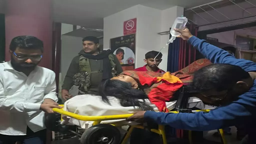 महाकुंभ मेले से लौटते समय सड़क हादसा: JMM MP महुआ मांझी गंभीर रूप से घायल महाकुंभ मेले से लौटते समय सड़क हादसा: JMM MP महुआ मांझी गंभीर रूप से घायल