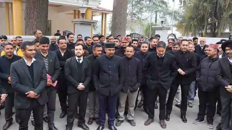 Kullu के वकीलों ने एडवोकेट्स संशोधन विधेयक के खिलाफ किया प्रदर्शन Kullu के वकीलों ने एडवोकेट्स संशोधन विधेयक के खिलाफ किया प्रदर्शन