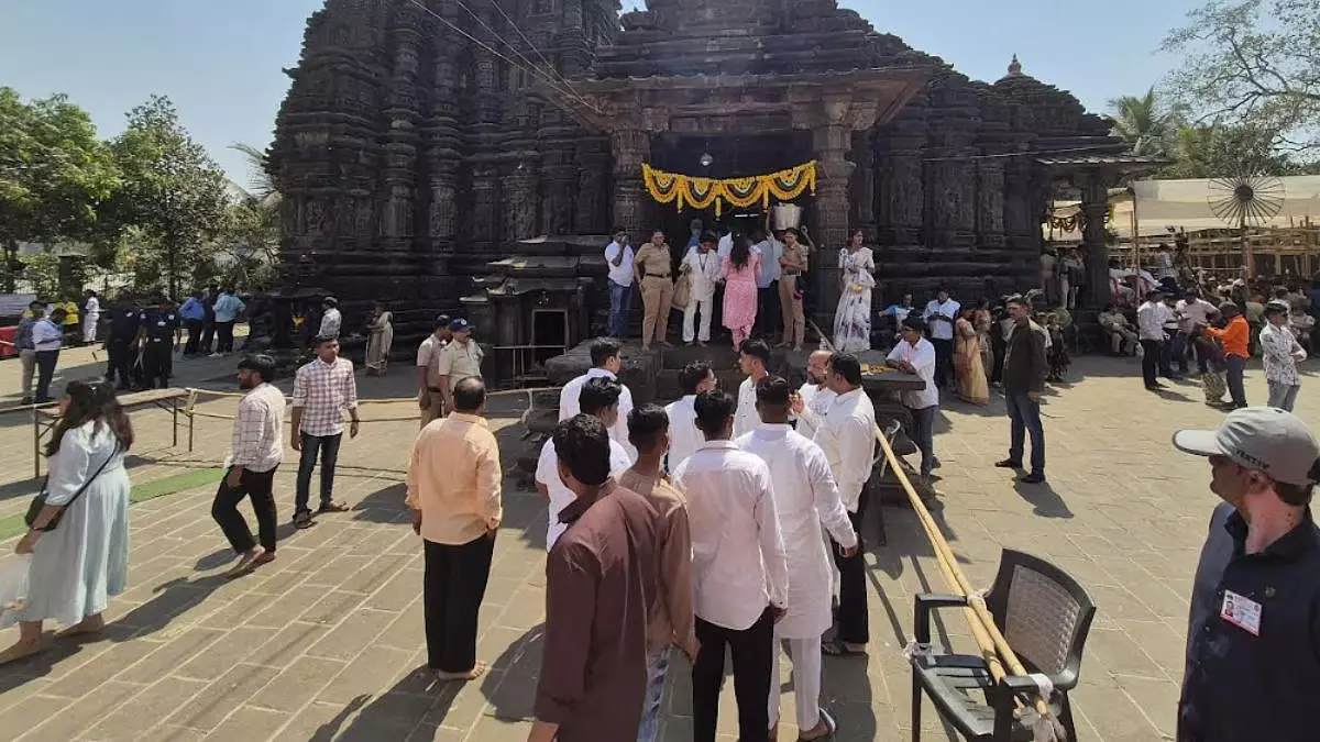 Thane : पुलिस ने महाशिवरात्रि समारोह के लिए अंबरनाथ मंदिर में भारी सुरक्षा तैनात की Thane : पुलिस ने महाशिवरात्रि समारोह के लिए अंबरनाथ मंदिर में भारी सुरक्षा तैनात की