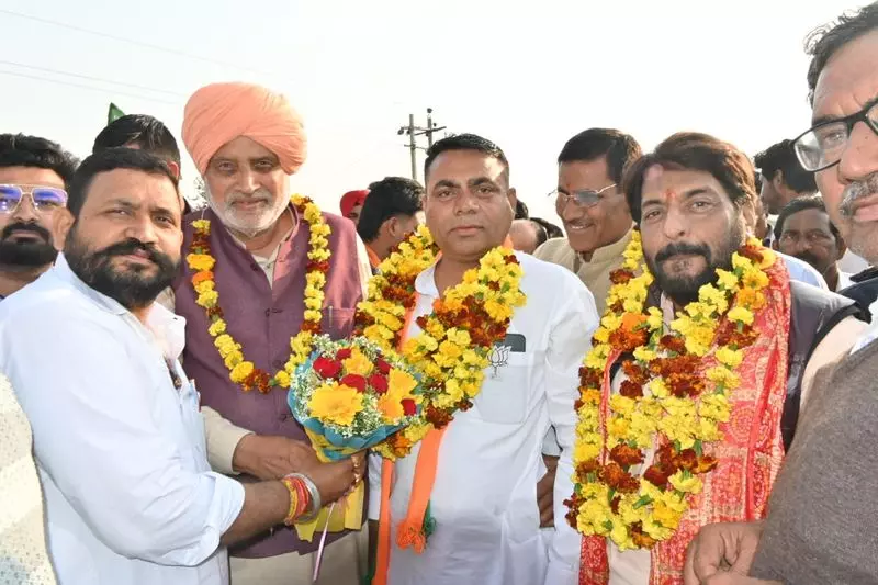 Haryana : सेतिया ने कांडा पर कटाक्ष किया, गीतिका आत्महत्या का मामला उठाया Haryana : सेतिया ने कांडा पर कटाक्ष किया, गीतिका आत्महत्या का मामला उठाया