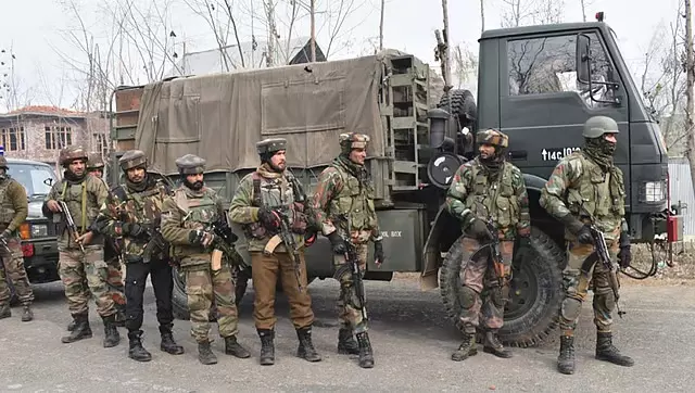 Kashmir : राजौरी में आतंकियों ने सेना के वाहन पर की गोलीबारी Kashmir : राजौरी में आतंकियों ने सेना के वाहन पर की गोलीबारी