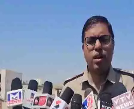 Mahashivratri से पहले गुजरात के मंदिर से शिवलिंग चोरी, तलाशी अभियान जारी Mahashivratri से पहले गुजरात के मंदिर से शिवलिंग चोरी, तलाशी अभियान जारी
