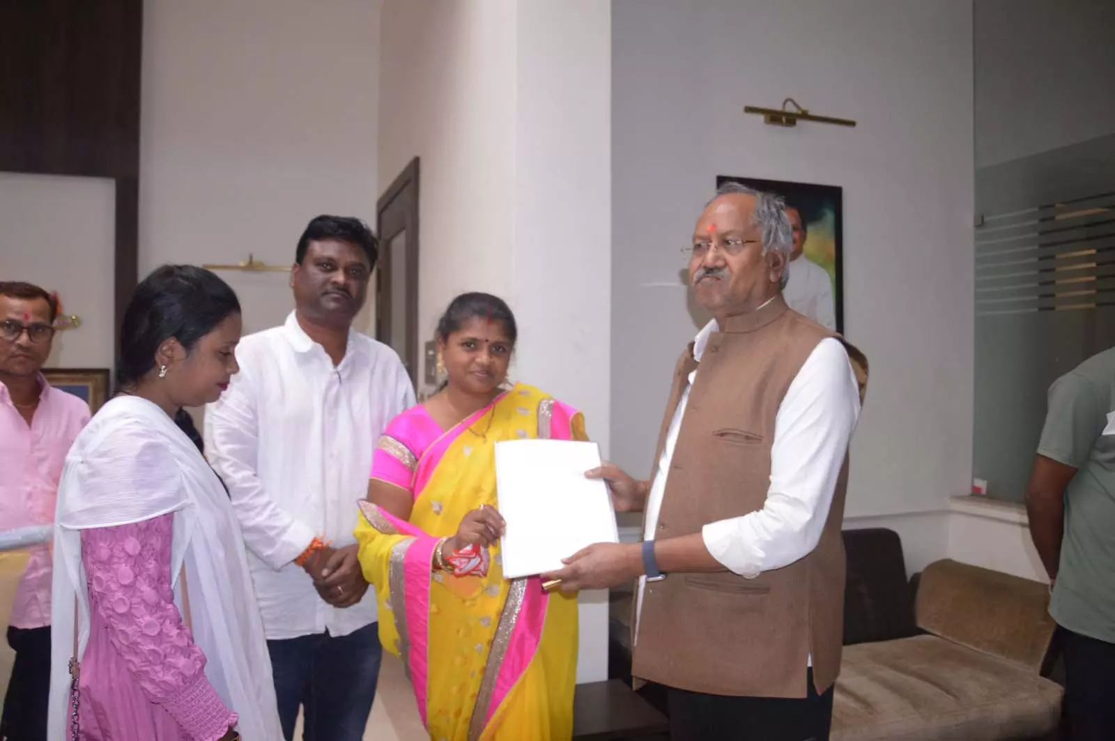 बृजमोहन अग्रवाल से मिली निर्दलीय पार्षद, भाजपा में होंगी शामिल बृजमोहन अग्रवाल से मिली निर्दलीय पार्षद, भाजपा में होंगी शामिल