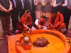 Uttarakhand: वनखंडी महादेव मंदिर में सीएम धामी ने जलाभिषेक कर लिया आशीर्वाद Uttarakhand: वनखंडी महादेव मंदिर में सीएम धामी ने जलाभिषेक कर लिया आशीर्वाद