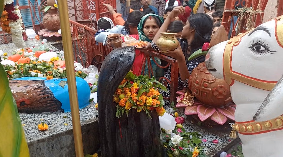 Moradabad: महाशिवरात्रि पर भक्तों ने किया जलाभिषेक Moradabad: महाशिवरात्रि पर भक्तों ने किया जलाभिषेक