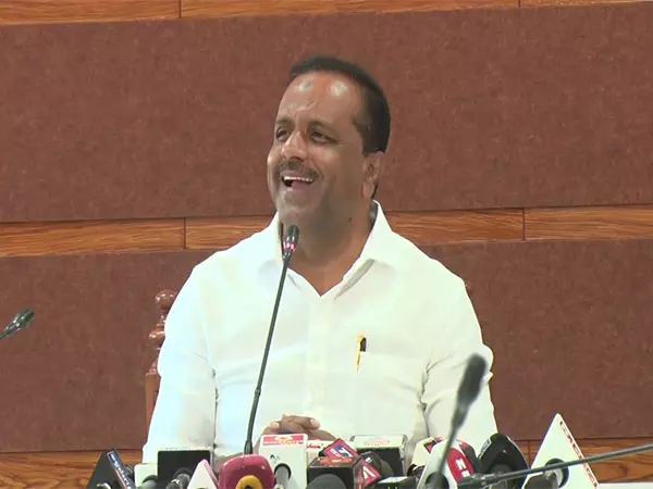 Karnataka: स्पीकर यूटी खादर ने विधायकों के लिए आरामकुर्सी की योजना बनाई Karnataka: स्पीकर यूटी खादर ने विधायकों के लिए आरामकुर्सी की योजना बनाई