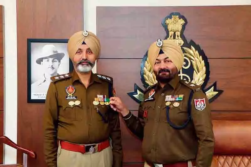 डीजीपी ने DSP Omkar Singh Barar को प्रशस्ति पत्र प्रदान किया डीजीपी ने DSP Omkar Singh Barar को प्रशस्ति पत्र प्रदान किया