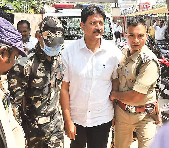 Andhra: वल्लभनेनी वामसी के खिलाफ 3 मामले Andhra: वल्लभनेनी वामसी के खिलाफ 3 मामले
