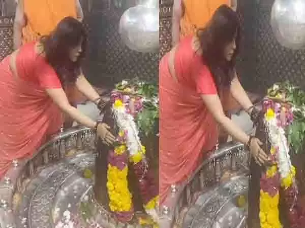 Ekta Kapoor ने महा शिवरात्रि के अवसर पर शिवलिंग के पूजा की Ekta Kapoor ने महा शिवरात्रि के अवसर पर शिवलिंग के पूजा की