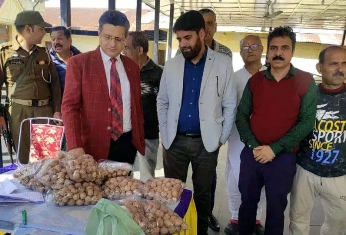 R&R आयुक्त ने प्रवासी शिविरों का दौरा किया, महा शिवरात्रि की व्यवस्थाओं की समीक्षा की R&R आयुक्त ने प्रवासी शिविरों का दौरा किया, महा शिवरात्रि की व्यवस्थाओं की समीक्षा की