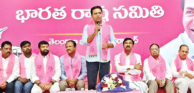 KTR: सुरंग दुर्घटना का कारण सरकारी लापरवाही KTR: सुरंग दुर्घटना का कारण सरकारी लापरवाही