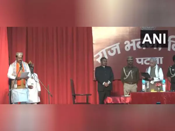 CM Nitish Kumar ने बिहार मंत्रिमंडल का विस्तार किया, भाजपा के सात विधायकों ने ली शपथ CM Nitish Kumar ने बिहार मंत्रिमंडल का विस्तार किया, भाजपा के सात विधायकों ने ली शपथ
