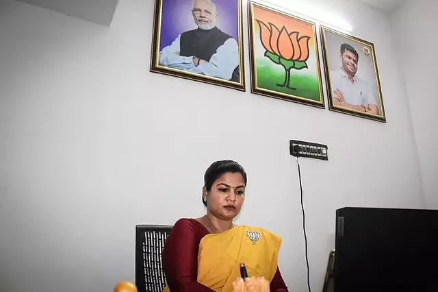 अमित शाह के तमिलनाडु दौरे के बाद, अभिनेत्री रंजना BJP छोड़कर अभिनेता विजय की TVK पार्टी में शामिल अमित शाह के तमिलनाडु दौरे के बाद, अभिनेत्री रंजना BJP छोड़कर अभिनेता विजय की TVK पार्टी में शामिल