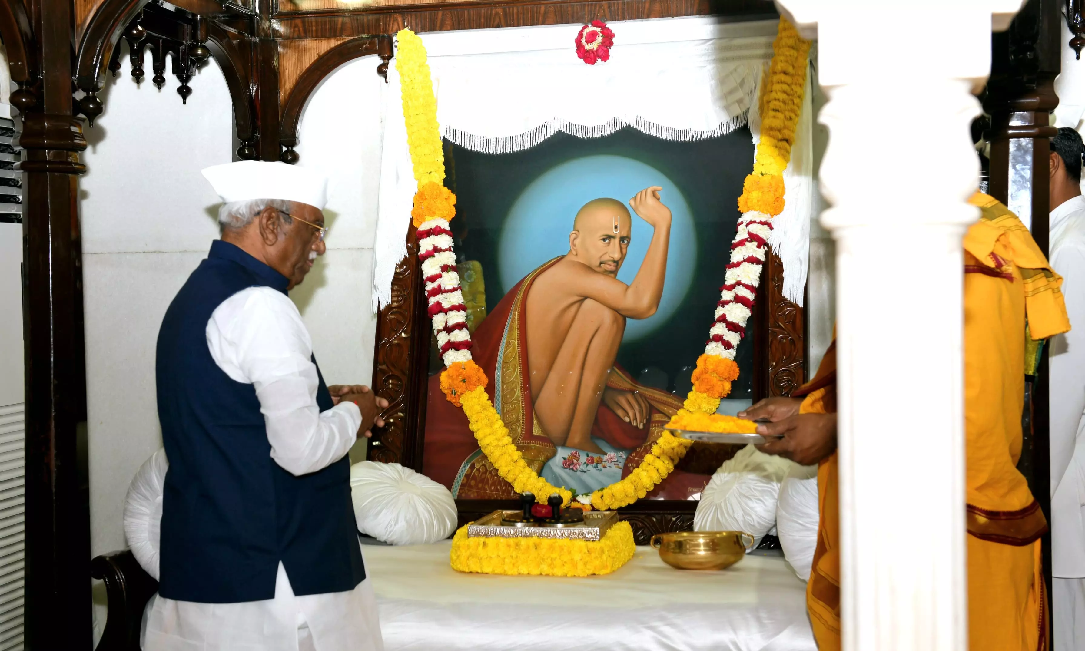 Jaipur : राज्यपाल बागडे ने संत गजानन महाराज की तपोस्थली पहुंचकर उन्हें नमन किया Jaipur : राज्यपाल बागडे ने संत गजानन महाराज की तपोस्थली पहुंचकर उन्हें नमन किया