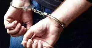 Bokaro: प्रेमी से मिलकर मां ने करवाई बेटी की रेप के बाद हत्या, 3 गिरफ्तार Bokaro: प्रेमी से मिलकर मां ने करवाई बेटी की रेप के बाद हत्या, 3 गिरफ्तार