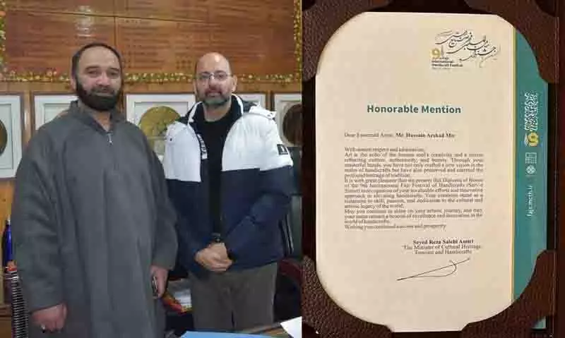 Kashmir के प्रसिद्ध पेपर माचे शिल्पकार को वैश्विक समारोह में पुरस्कार मिला Kashmir के प्रसिद्ध पेपर माचे शिल्पकार को वैश्विक समारोह में पुरस्कार मिला