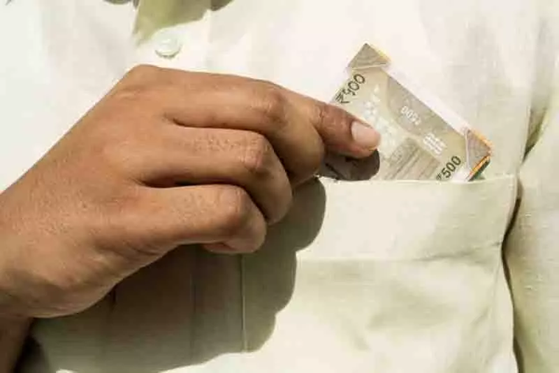केंद्र ने Kashmir में अपने कर्मचारियों के लिए प्रोत्साहन और रियायतें 3 साल के लिए बढ़ाईं केंद्र ने Kashmir में अपने कर्मचारियों के लिए प्रोत्साहन और रियायतें 3 साल के लिए बढ़ाईं