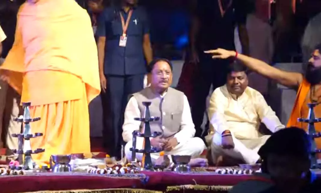 राजिम कुंभ 2025 समापन समारोह कार्यक्रम में शामिल हुए CM साय राजिम कुंभ 2025 समापन समारोह कार्यक्रम में शामिल हुए CM साय