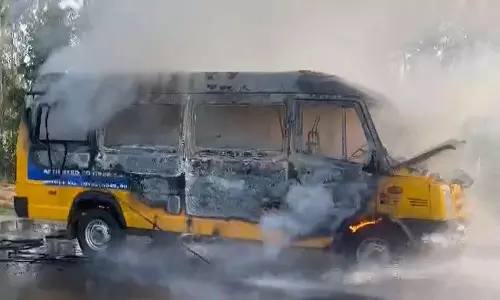 Haryana: चलती स्कूल बस में लगी आग, कुछ ही मिनटों में जलकर राख