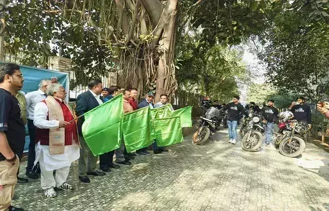 Patna: मंत्री डॉ. प्रेम कुमार ने बाइक रैली को हरी झंडी दिखाकर रवाना किया Patna: मंत्री डॉ. प्रेम कुमार ने बाइक रैली को हरी झंडी दिखाकर रवाना किया