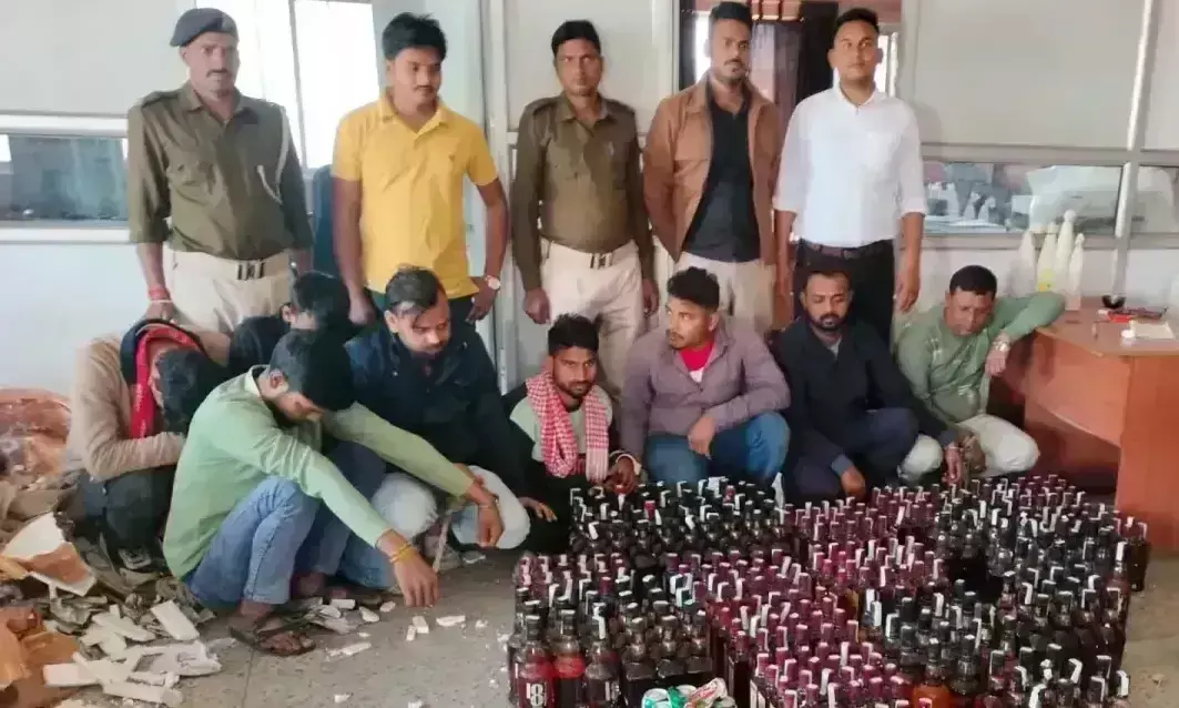 Nawada: रजौली चेक पोस्ट पर भारी मात्रा में अंग्रेजी शराब बरामद