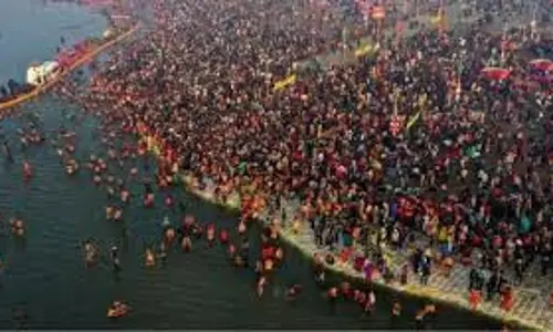 Prayagraj: महाशिवरात्रि पर आखिरी महास्नान संगम पर आस्था का सैलाब