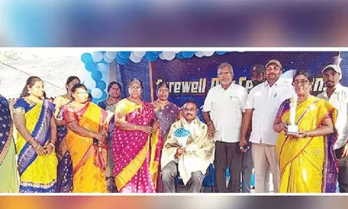 Andhra: स्कूल के खेल के मैदान के विकास के लिए अकुनुरु के सरपंच की सराहना Andhra: स्कूल के खेल के मैदान के विकास के लिए अकुनुरु के सरपंच की सराहना
