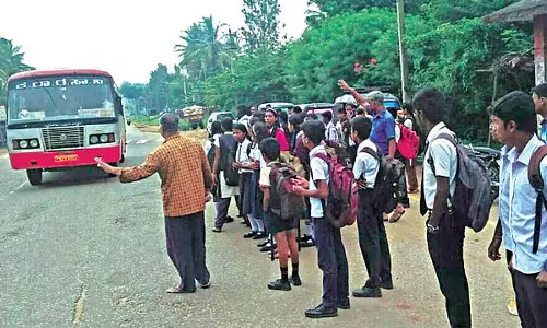 KSRTC ने SSLC , पीयूसी परीक्षाओं के दौरान छात्रों को मुफ्त बस यात्रा की पेशकश की KSRTC ने SSLC , पीयूसी परीक्षाओं के दौरान छात्रों को मुफ्त बस यात्रा की पेशकश की