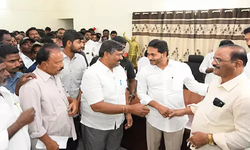 Andhra: वाईएसआरसीपी प्रमुख जगन मोहन रेड्डी ने प्रजा दरबार लगाया