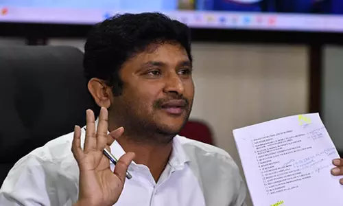 Andhra: जीवी रेड्डी के इस्तीफे पर टीडीपी में मिलीजुली प्रतिक्रिया Andhra: जीवी रेड्डी के इस्तीफे पर टीडीपी में मिलीजुली प्रतिक्रिया