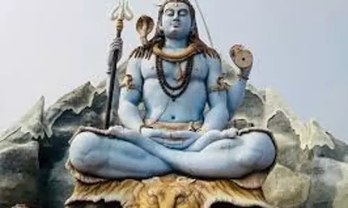 Lord Shiva Abhishek: जानिए महाशिवरात्रि के दिन घर पर कैसे करें भगवान शिव का अभिषेक Lord Shiva Abhishek: जानिए महाशिवरात्रि के दिन घर पर कैसे करें भगवान शिव का अभिषेक