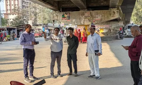 Ballia: रेलवे क्रॉसिंग ओवरब्रिज का सुंदरीकरण कार्य तेज़ी से जारी