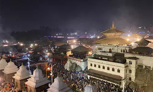 Nepal का पशुपतिनाथ मंदिर भक्तों के सैलाब से जगमगा उठा