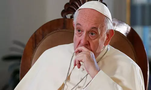 पोप फ्रांसिस की हालत स्थिर है, लेकिन गंभीर बनी हुई है: Vatican
